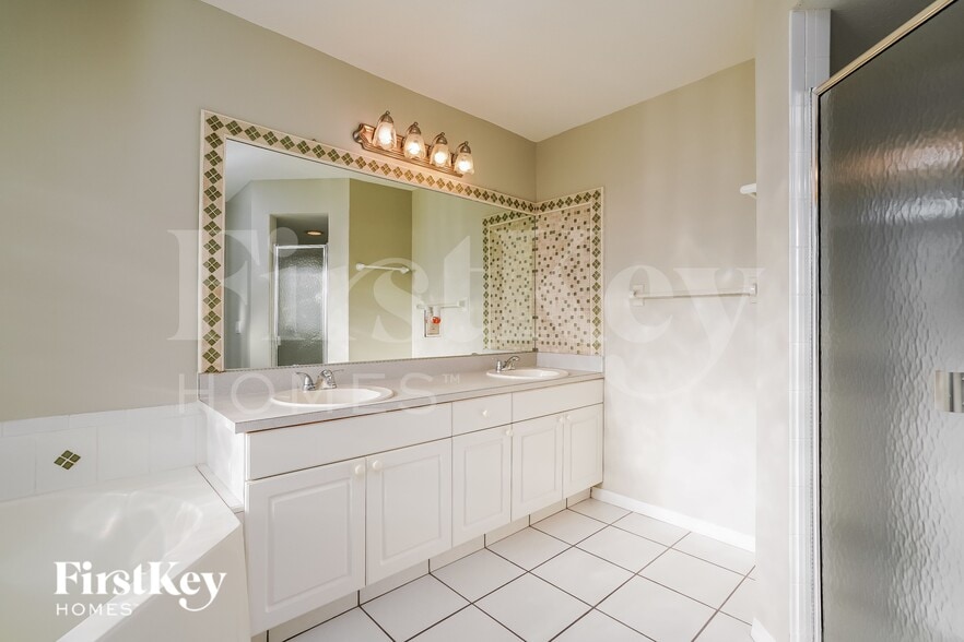 Building Photo - 2223 NE 1st Terrace