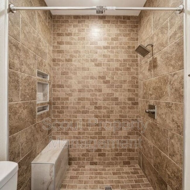 Building Photo - 4643 Cove St