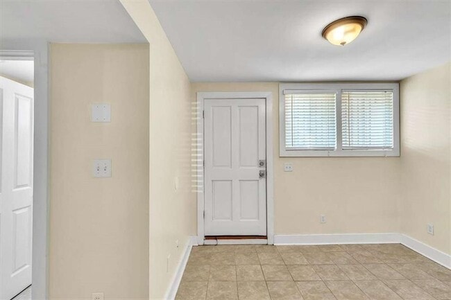 Building Photo - 209 E Duffy St