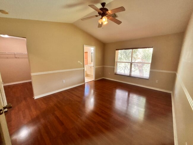 Building Photo - 266 River Bluff Ln
