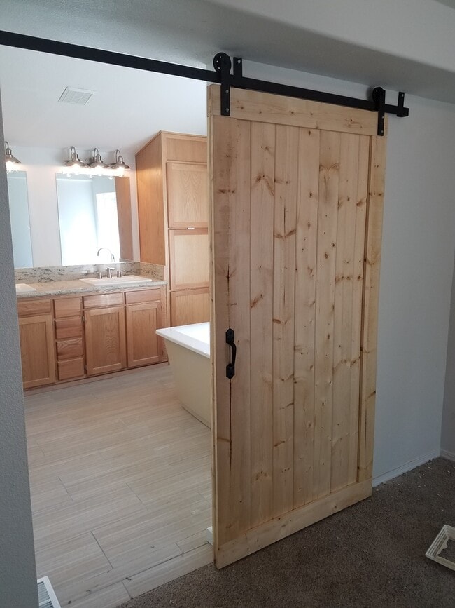 Building Photo - Nice remodeled home in Fall River Estates