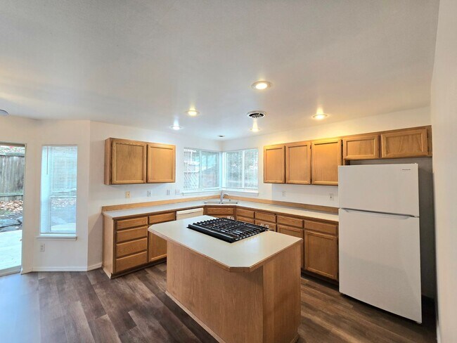 Building Photo - 3 Bedroom 2.5 Bath in Marysville