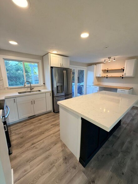 Building Photo - 3693 W Pensacola Cir