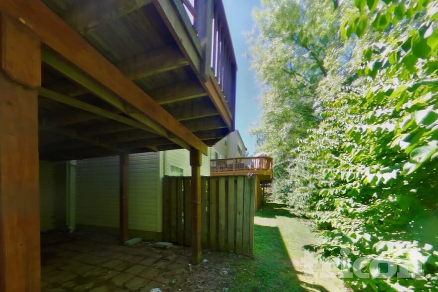 Building Photo - 9845 Bayline Cir