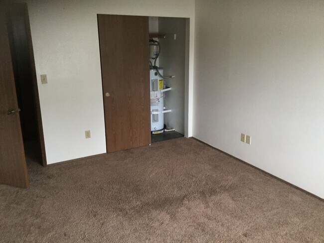 Building Photo - 3846 D Pl SE