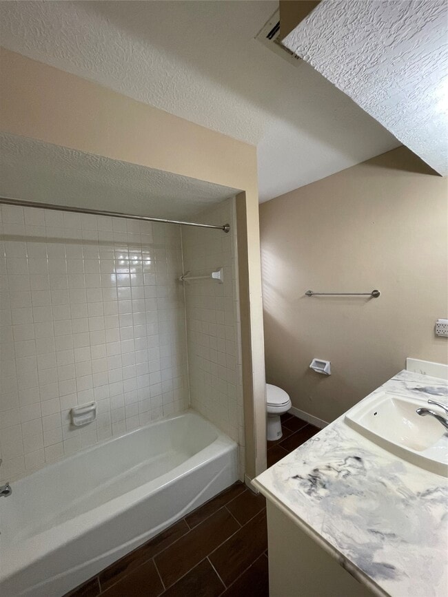 Building Photo - 4527 Geneva Dr