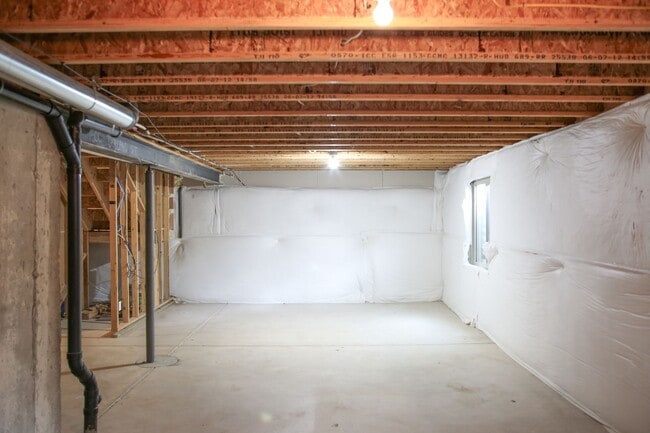 Building Photo - 3 Bedroom, 2.5 Bath - 2 Story Home in Loveland with New Carpet 2026