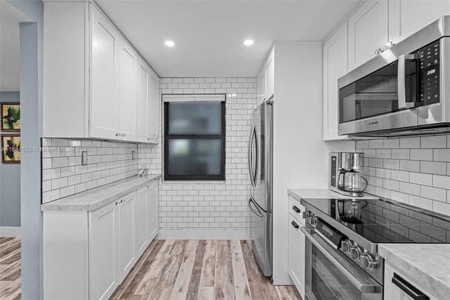 Building Photo - 1401 N Riverside Dr