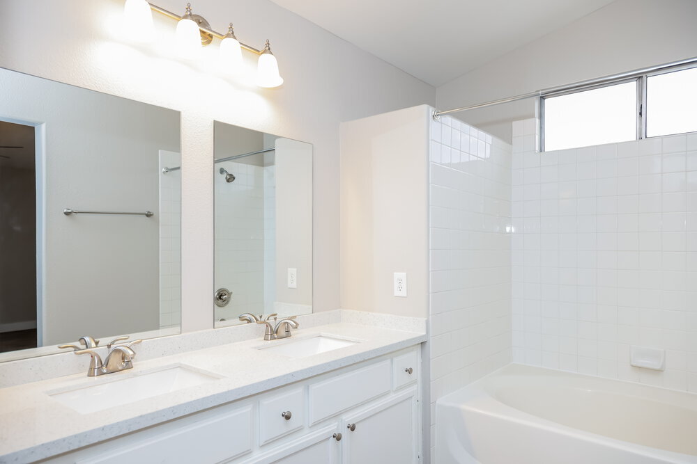 Building Photo - 2446 Cliffwood Dr