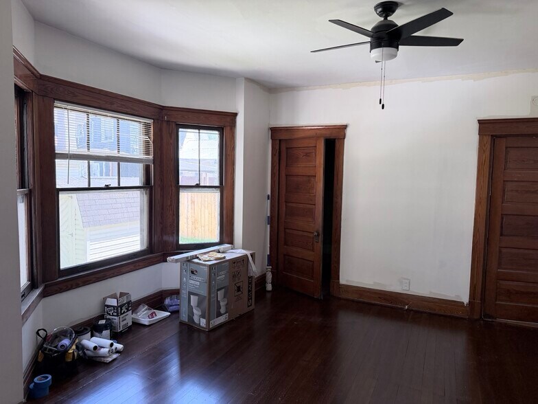 Building Photo - 115 W Reynolds St