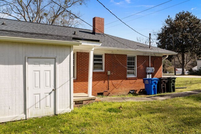 Building Photo - Duplex