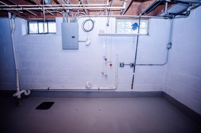 Building Photo - 3416 Chestnut St