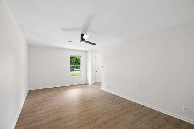 Building Photo - 112 Juniper Dr
