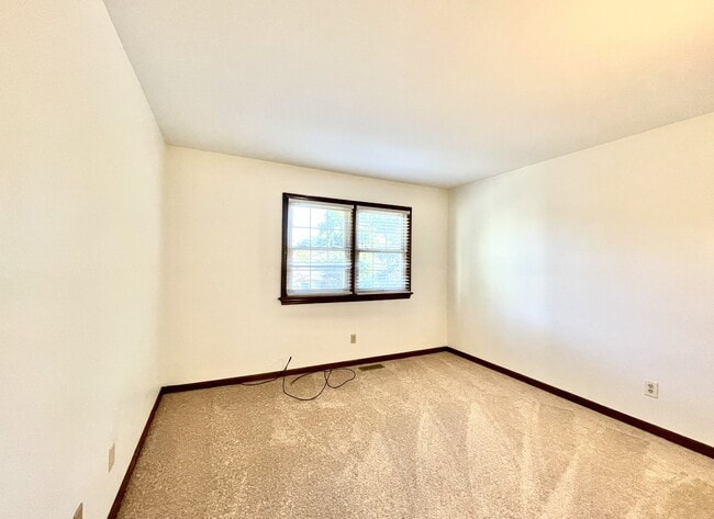 Building Photo - 1021 River Birch Ct