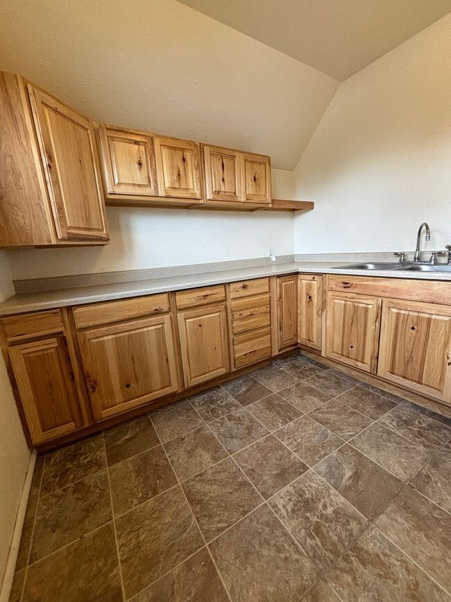 Building Photo - 1418 Phoenix Ave