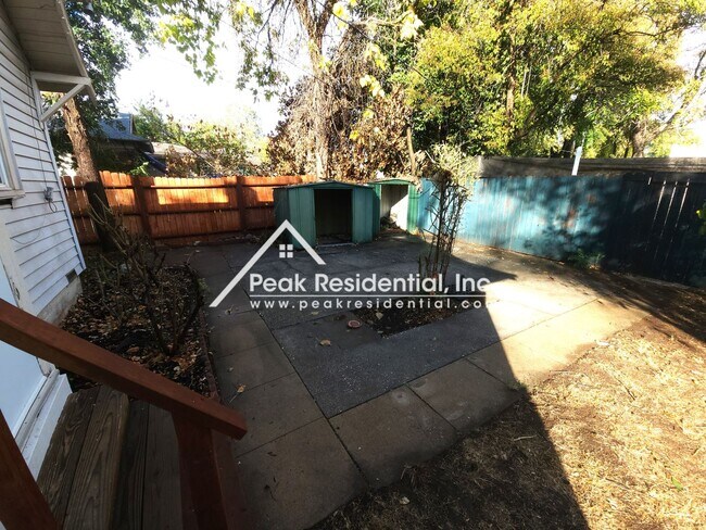Building Photo - Cute 2 bd/1 ba Roseville House