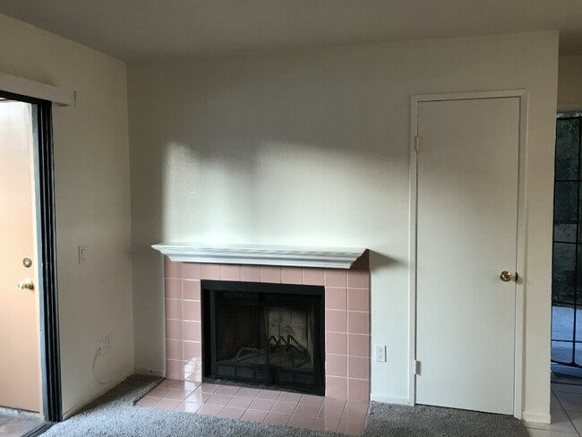 Building Photo - 2920 Briarwood Rd