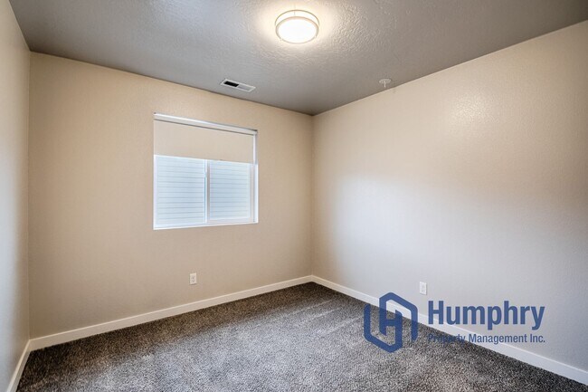 Building Photo - Beautiful home in South East Boise