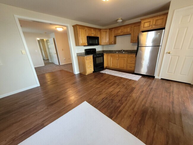 Building Photo - 984 W Main St