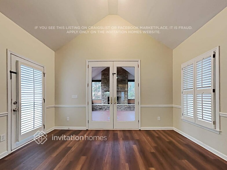 Building Photo - 404 Willowbrook Ct