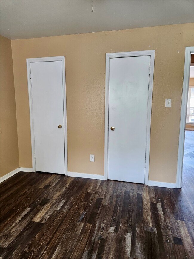 Building Photo - 6518 Sloan St