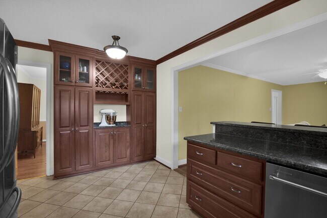 Building Photo - Huntington Park Home