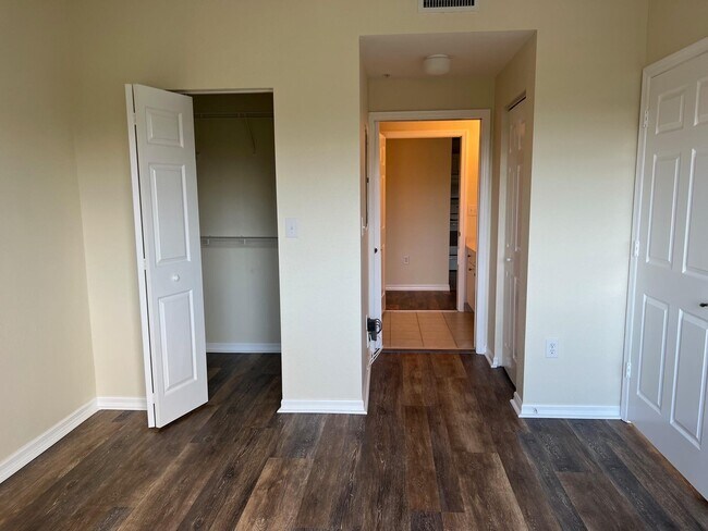 Building Photo - 2802 Sarento Pl