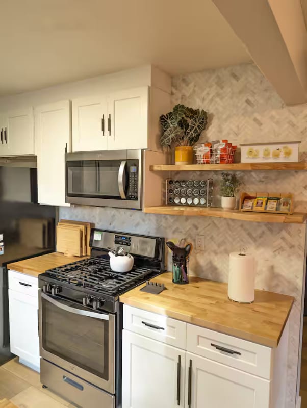 Building Photo - 10095 Lake Forest Way