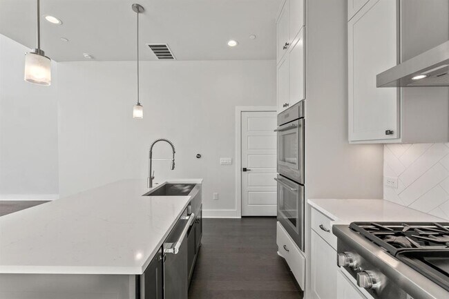 Building Photo - 4021 Manifest Ln