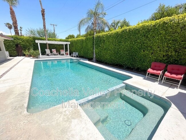 Building Photo - 2885 E Venetia Rd