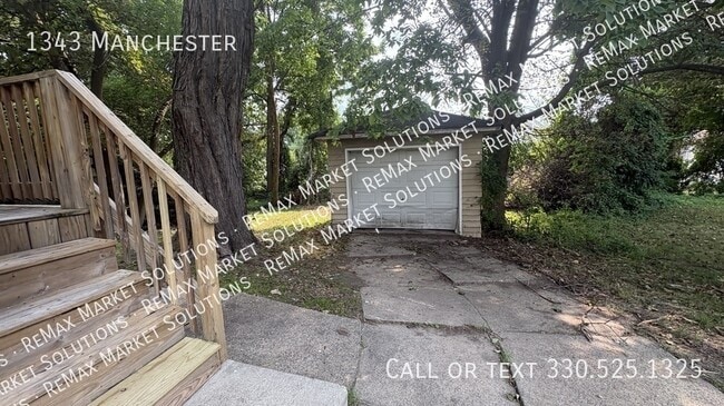 Building Photo - 1343 Manchester-