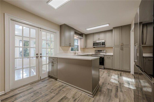 Building Photo - 6640 Williamson Dr NE