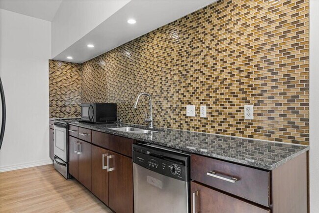 Building Photo - 2200 Dickson Dr