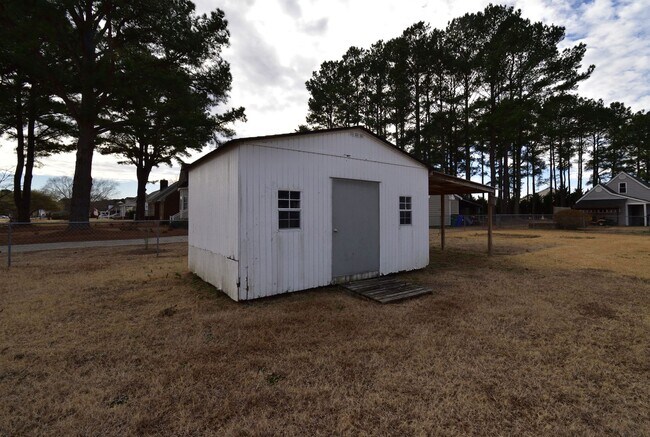 Building Photo - 505 E Birchwood Dr