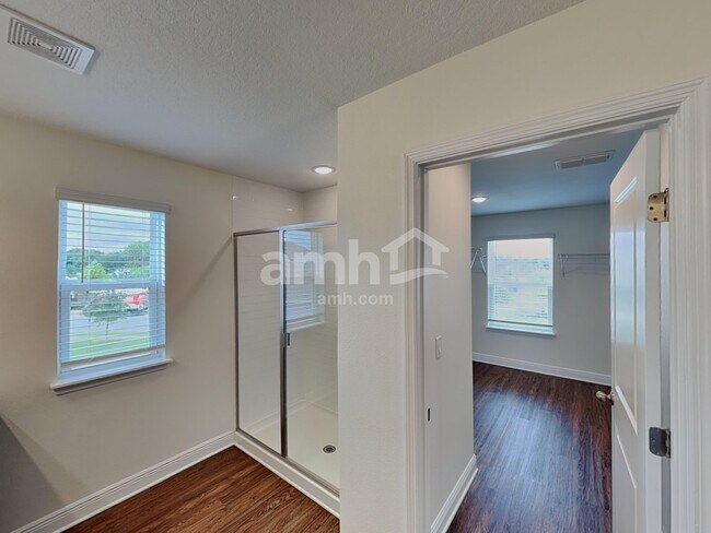 Building Photo - 1238 Sky Lks Dr