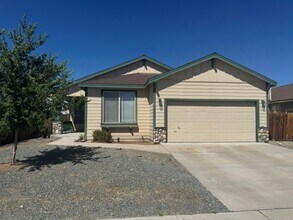 Building Photo - <b>3 Bedroom 2 Bath Now Available<br><br>