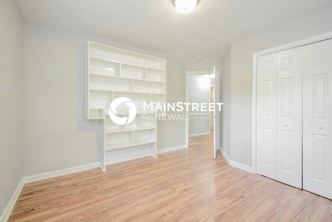 Building Photo - 3 Bedroom Pet-Friendly Home in Birmingham, AL with Main Street Renewal