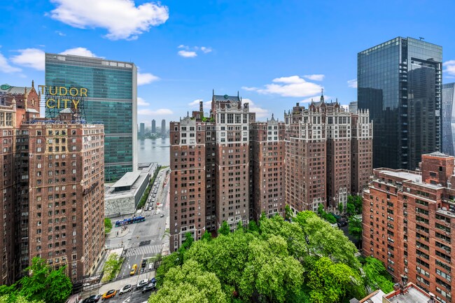 Building Photo - 320 E 42nd St