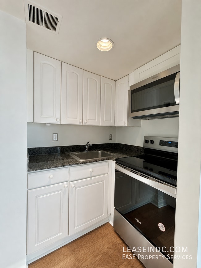 Building Photo - 1133 13th St NW