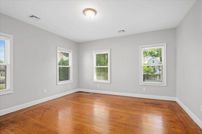 Building Photo - 480 White St