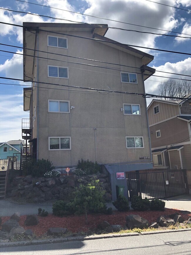 Building Photo - 4222 NE 7th Ave