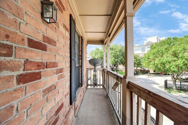 Building Photo - 2255 Braeswood Park Dr