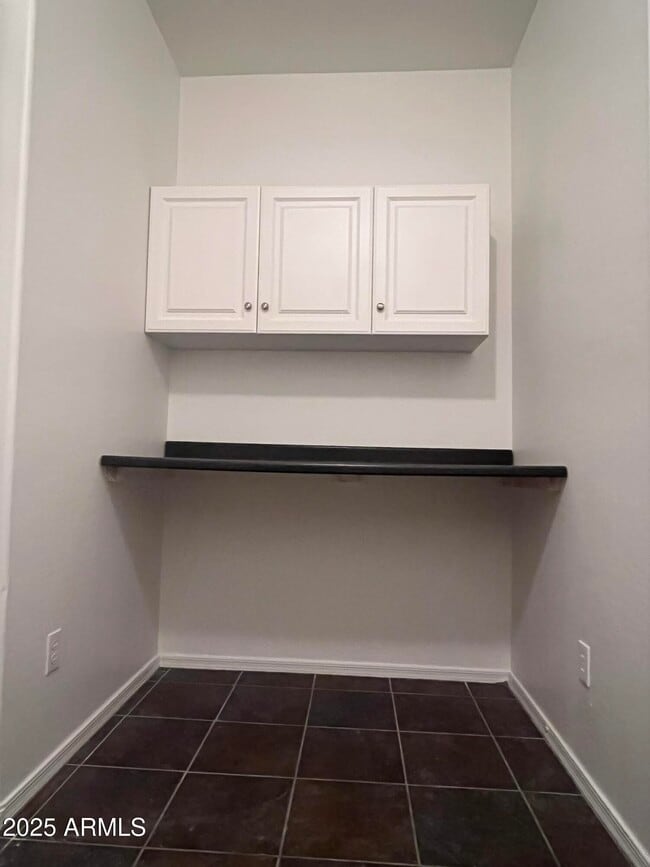 Building Photo - 2610 S Moccasin Trail