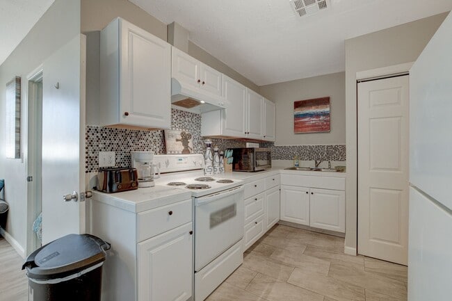 Building Photo - Cozy 2-Bedroom Unit in Prime Las Vegas Loc...