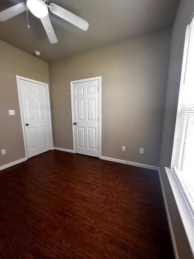 Building Photo - 25 Rock Creek Dr