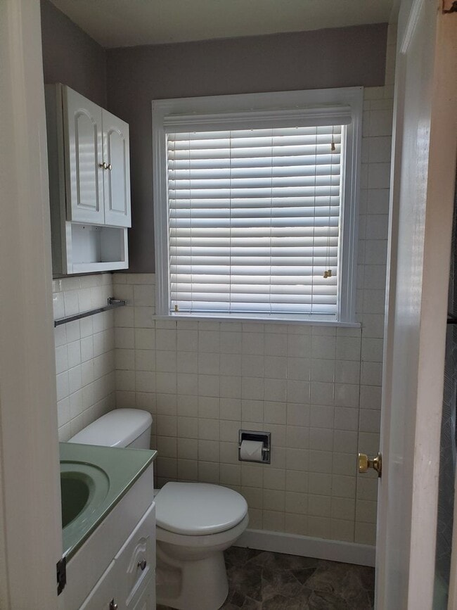 Building Photo - Gorgeous home near Westboro park.