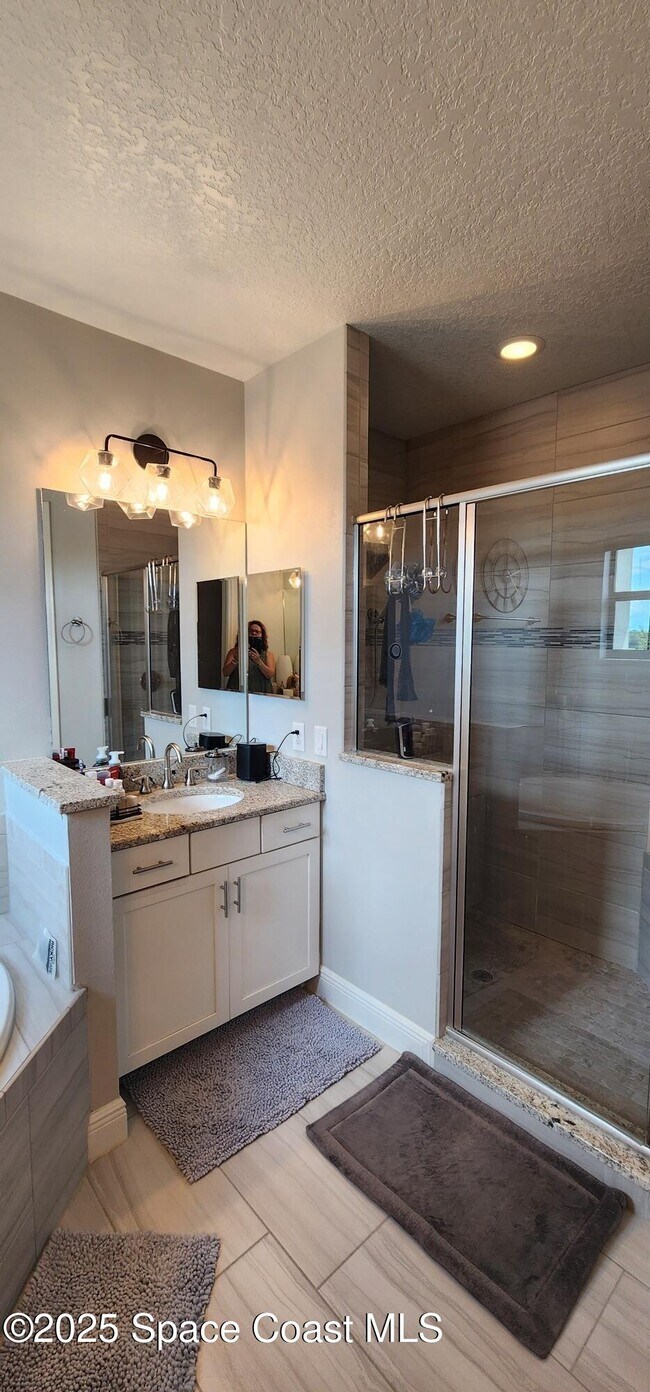 Building Photo - 2626 Florencia Pl