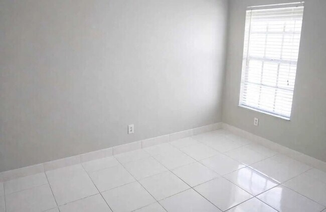 Building Photo - 11316 Maybrook Ave