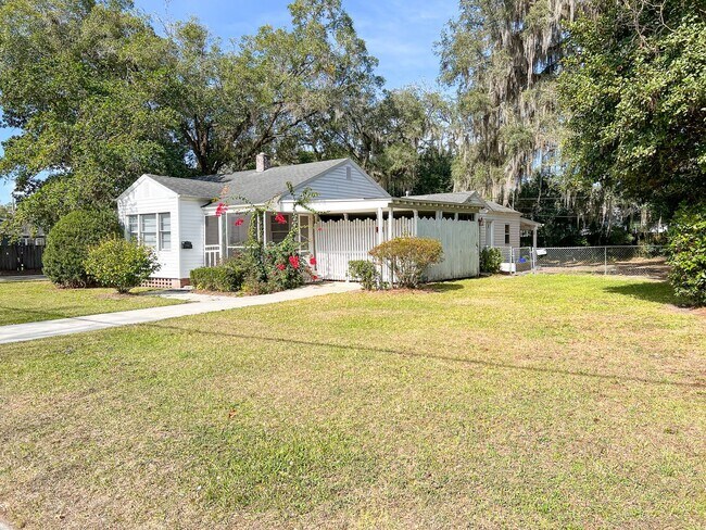 Building Photo - 1824 NW 5th Ave