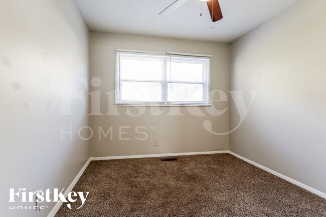 Building Photo - 3085 Piper Dr